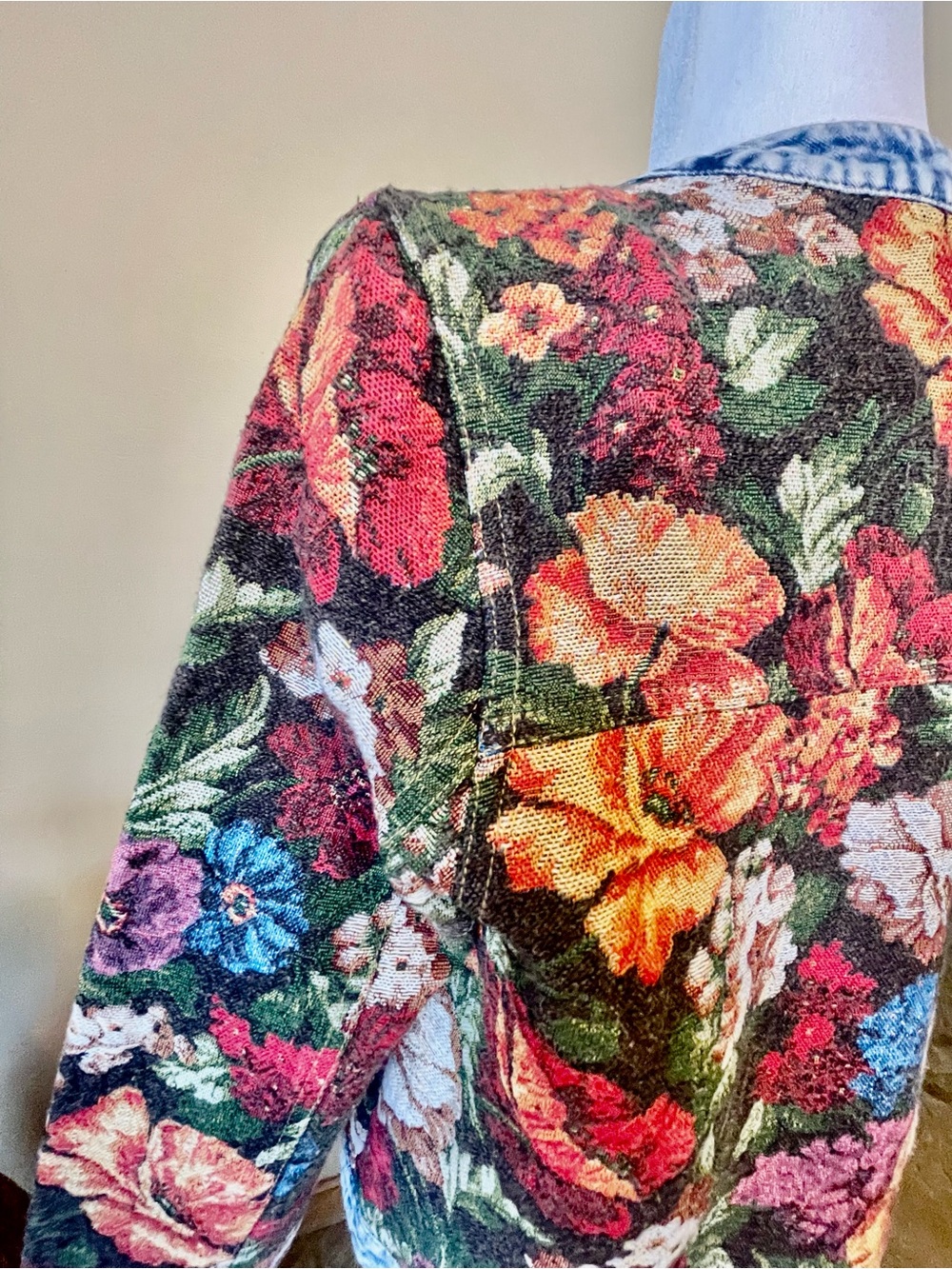 NEW VEVERET FLORAL TAPESTRY JACQUARD DENIM STATEMENT JACKET GOLD BUTTONS SIZE M - Picture 13 of 17